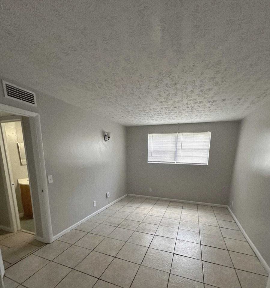 Aria - 2852 W. 1st St. #3 - Photo 3 of 18