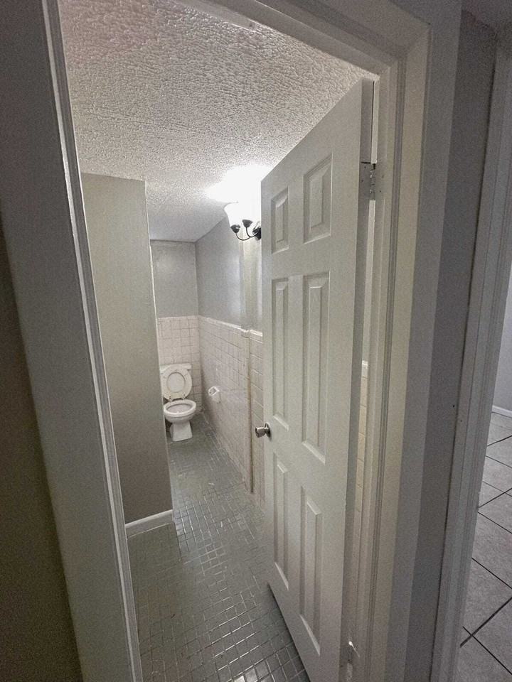 Aria - 2852 W. 1st St. #3 - Photo 7 of 18