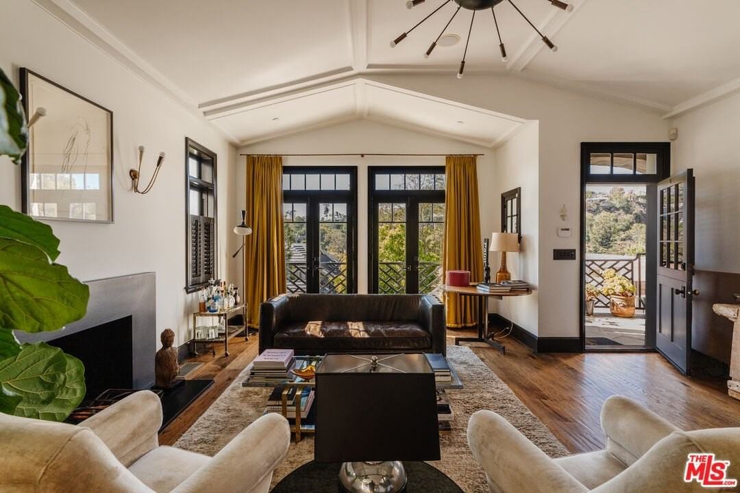 430 Mesa Rd - Photo 2 of 24