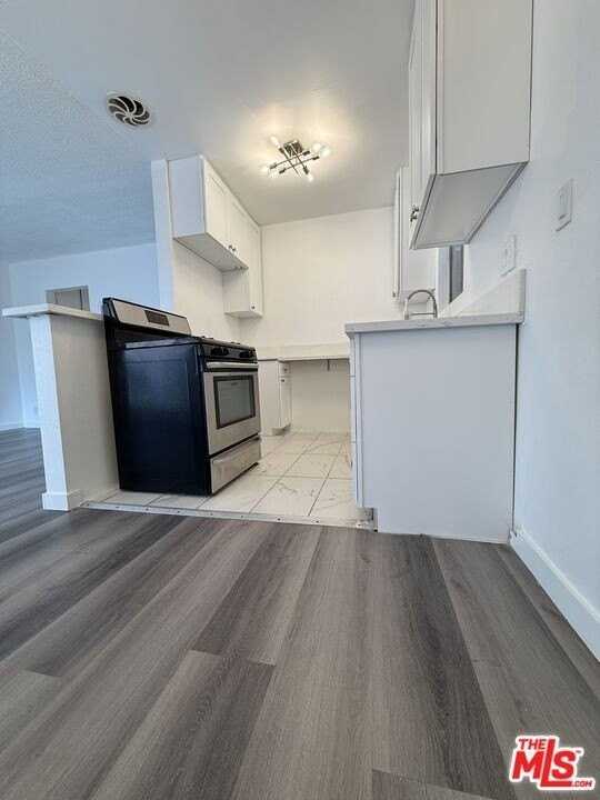955 N St Andrews Pl Apt 1 #1 - Photo 3 of 8