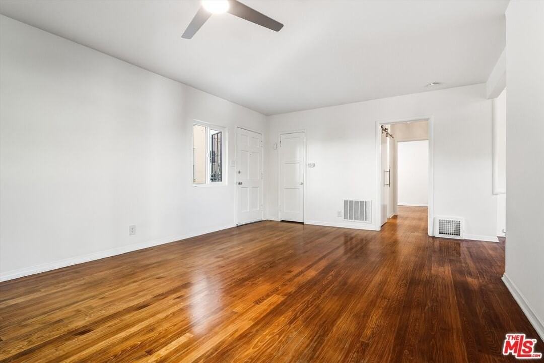 1319 S Mansfield Ave - Photo 5 of 25