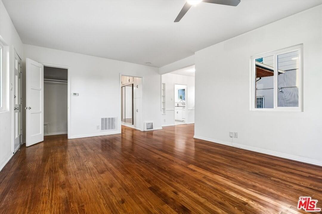 1319 S Mansfield Ave - Photo 6 of 25