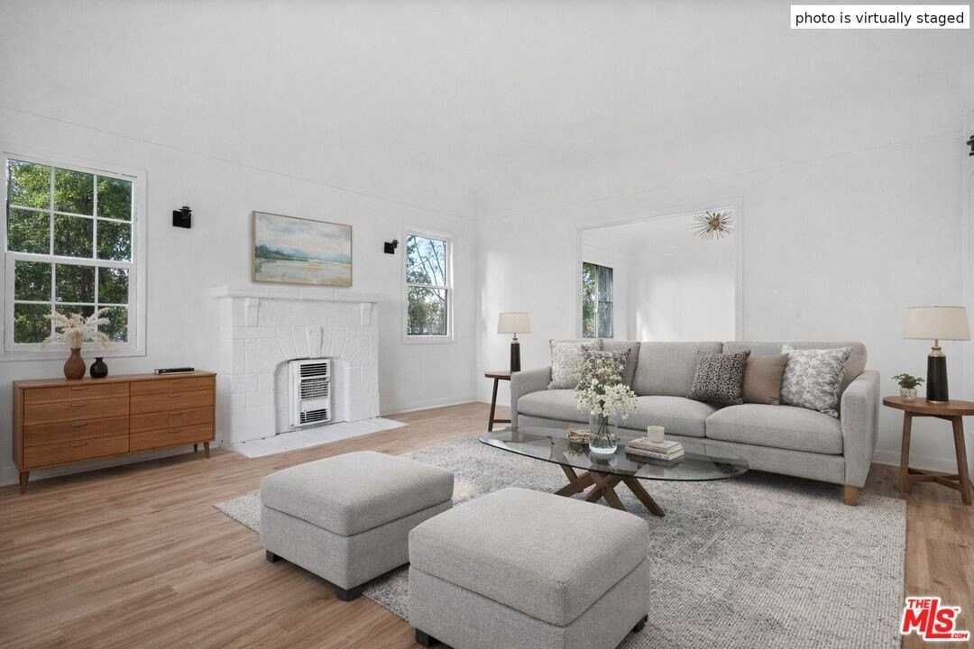 1091 S Mansfield Ave - Photo 5 of 33