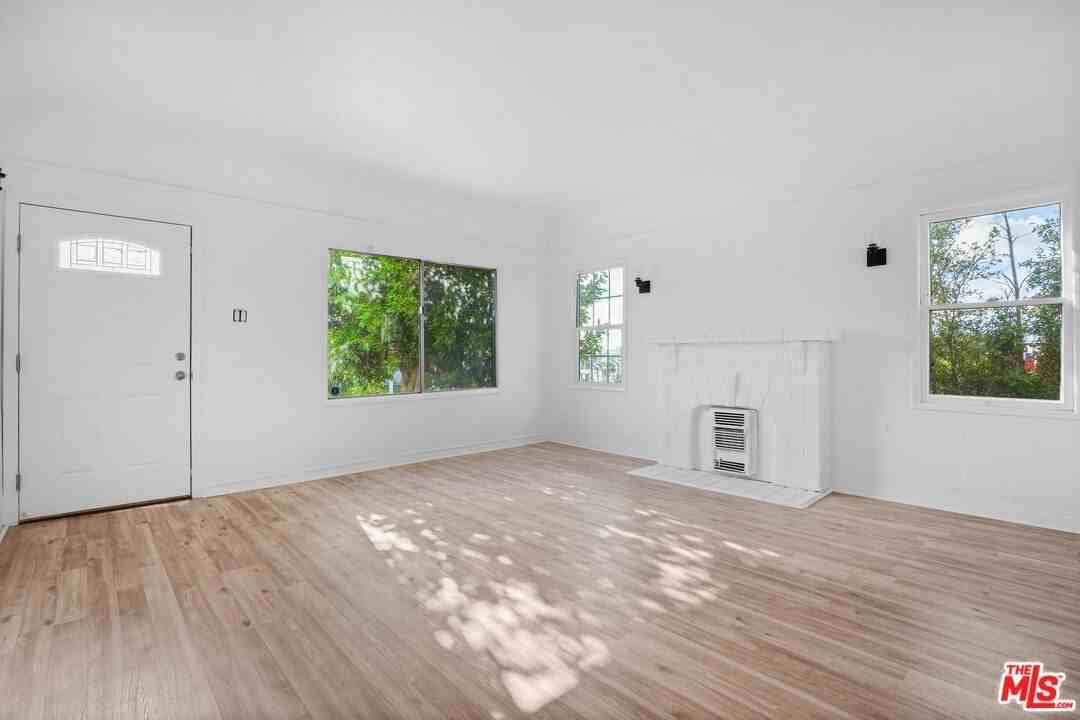 1091 S Mansfield Ave - Photo 7 of 33