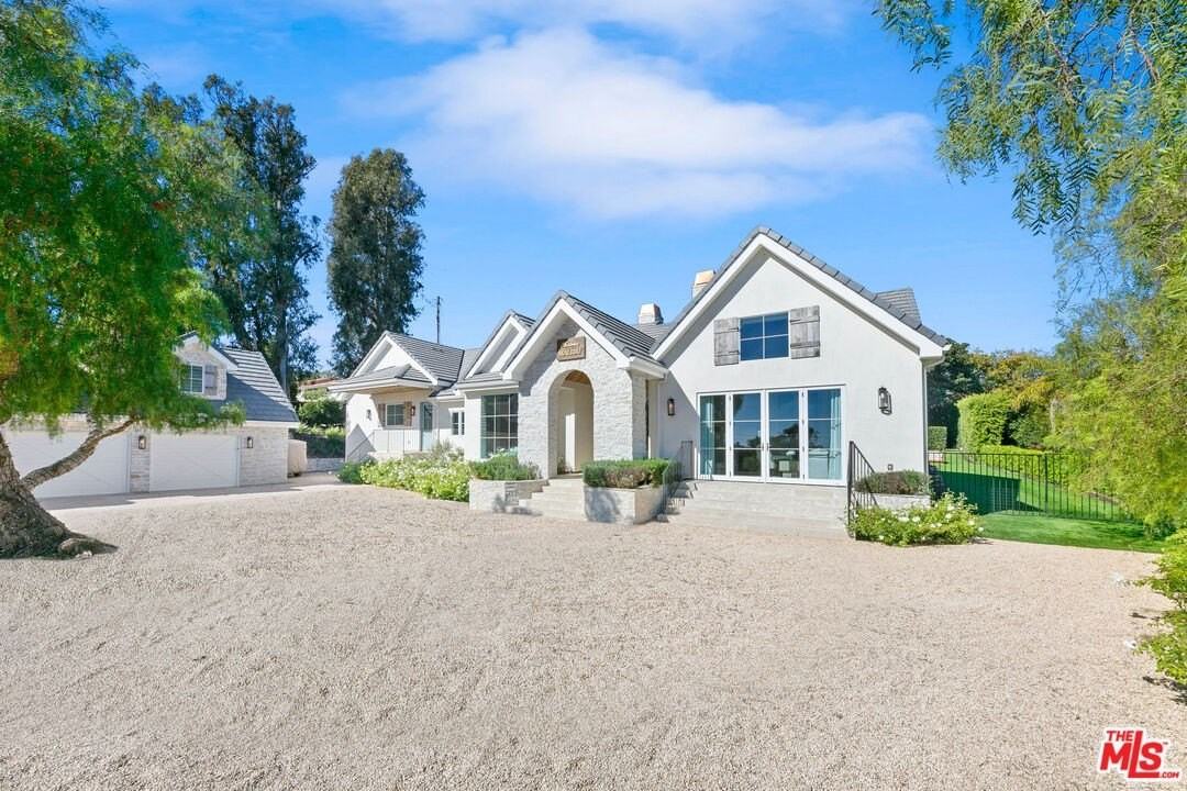 28861 Selfridge Dr - Photo 5 of 50