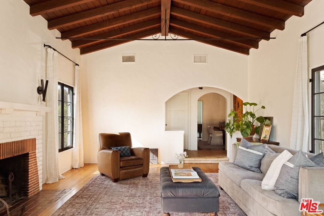 1363 Spazier Ave - Photo 4 of 18