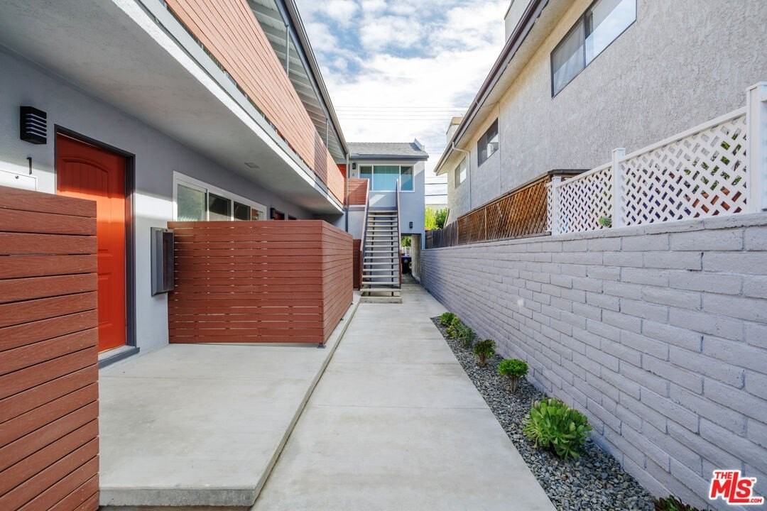 1116 San Rafael Ave Apt 2 #2 - Photo 2 of 16