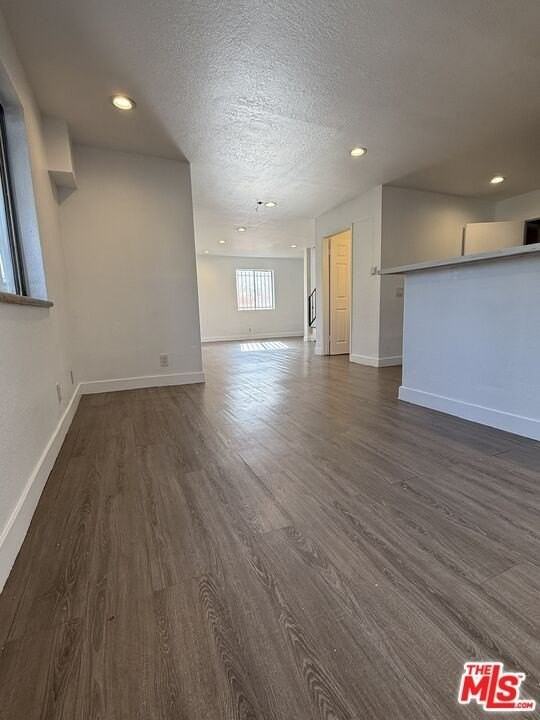 1505 S Dunsmuir Ave - Photo 4 of 16