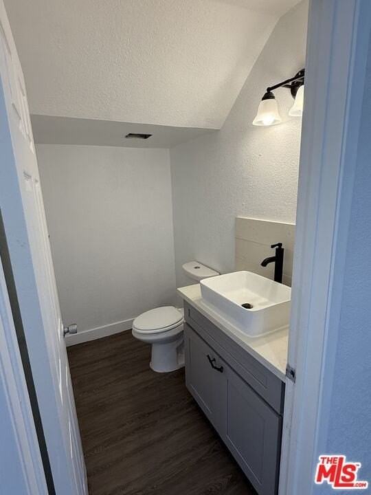 1505 S Dunsmuir Ave - Photo 7 of 16