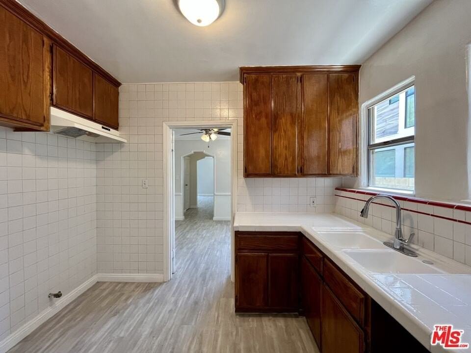 1807 S Redondo Blvd unit: Lower - Photo 4 of 22