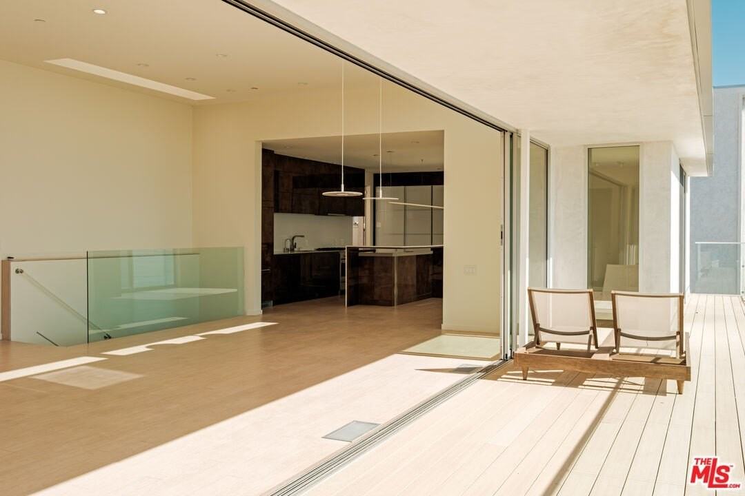 18223 Coastline Dr - Photo 5 of 25