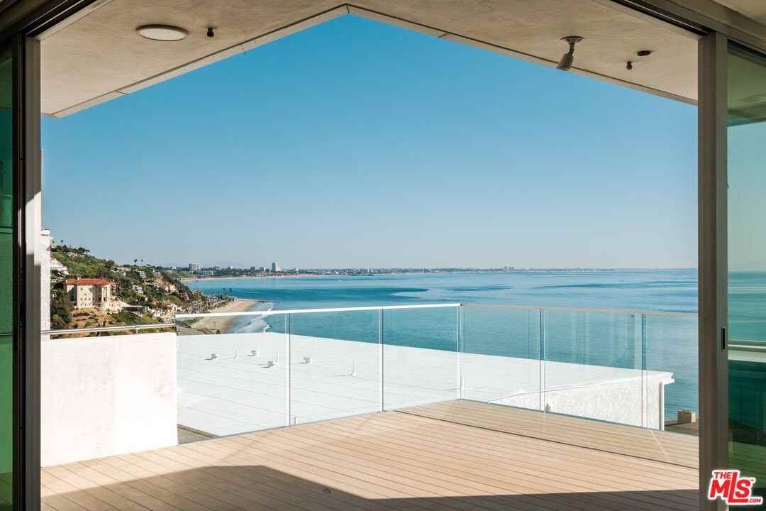 18225 Coastline Dr - Photo 2 of 23