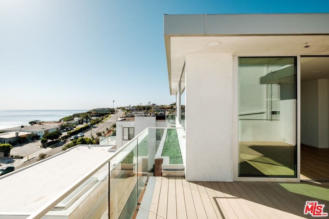 18225 Coastline Dr - Photo 7 of 23