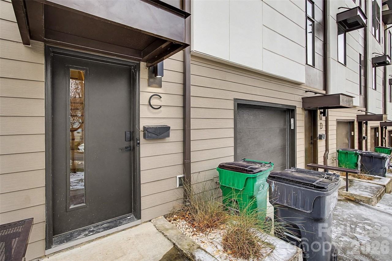 840 E 18th St #C - Photo 2 of 27
