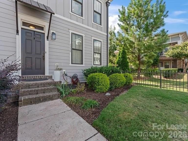 133 Capital Ave Apt E #E - Photo 3 of 30