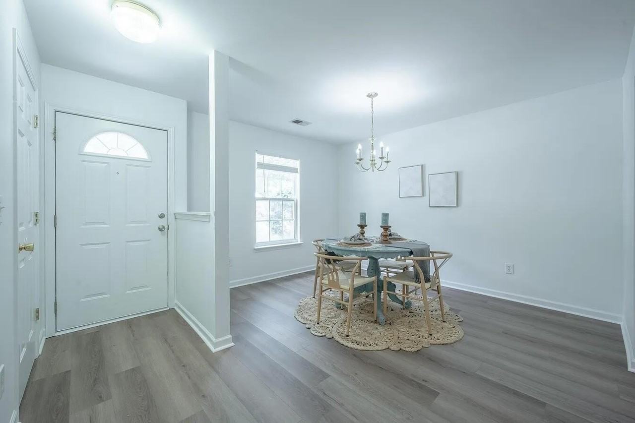 1687 Dexter Ln - Photo 4 of 27