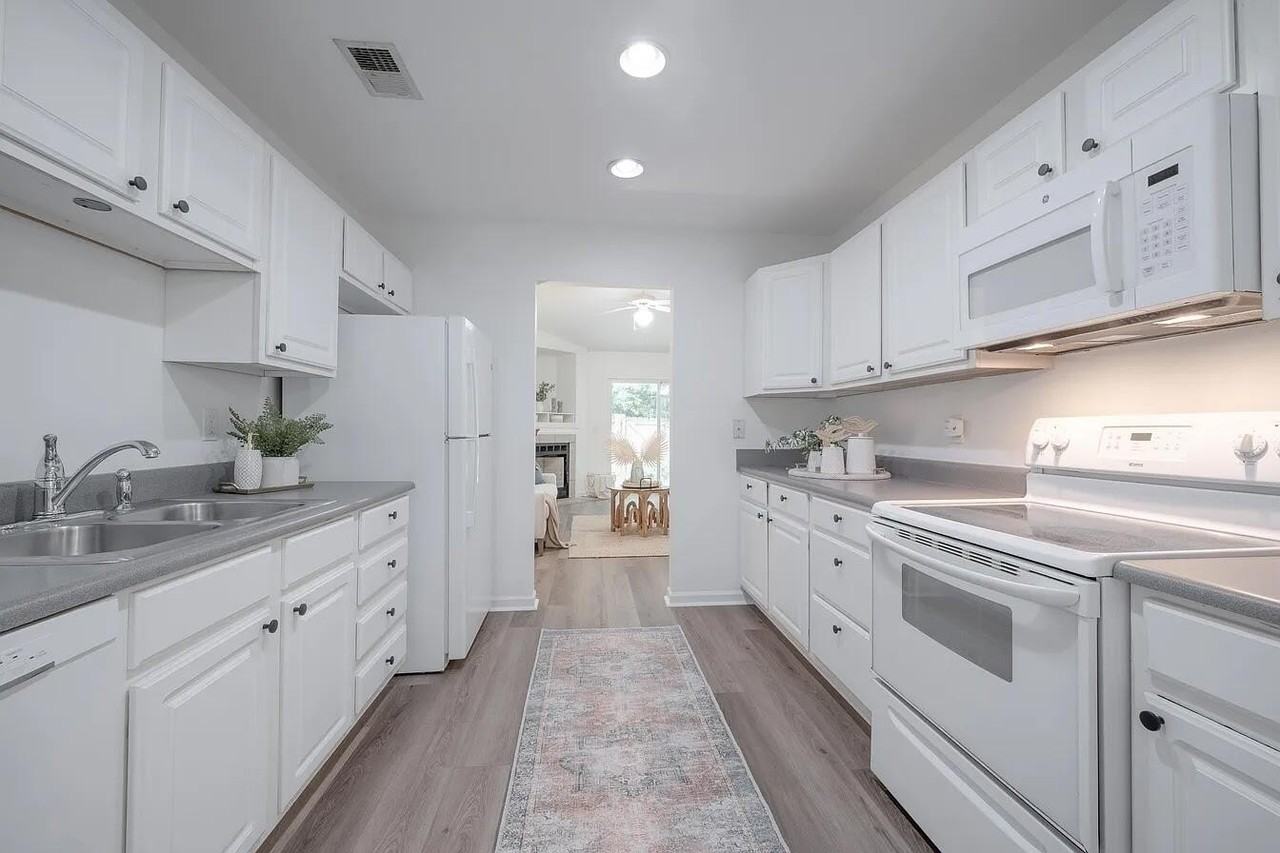 1687 Dexter Ln - Photo 5 of 27