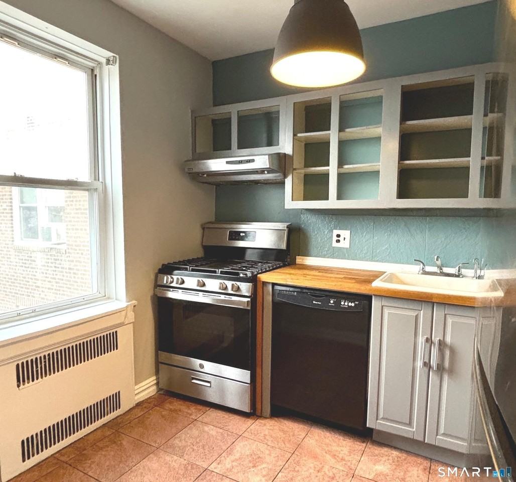 70 Strawberry Hill Ave Apt 4-3a #4-3A - Photo 6 of 22