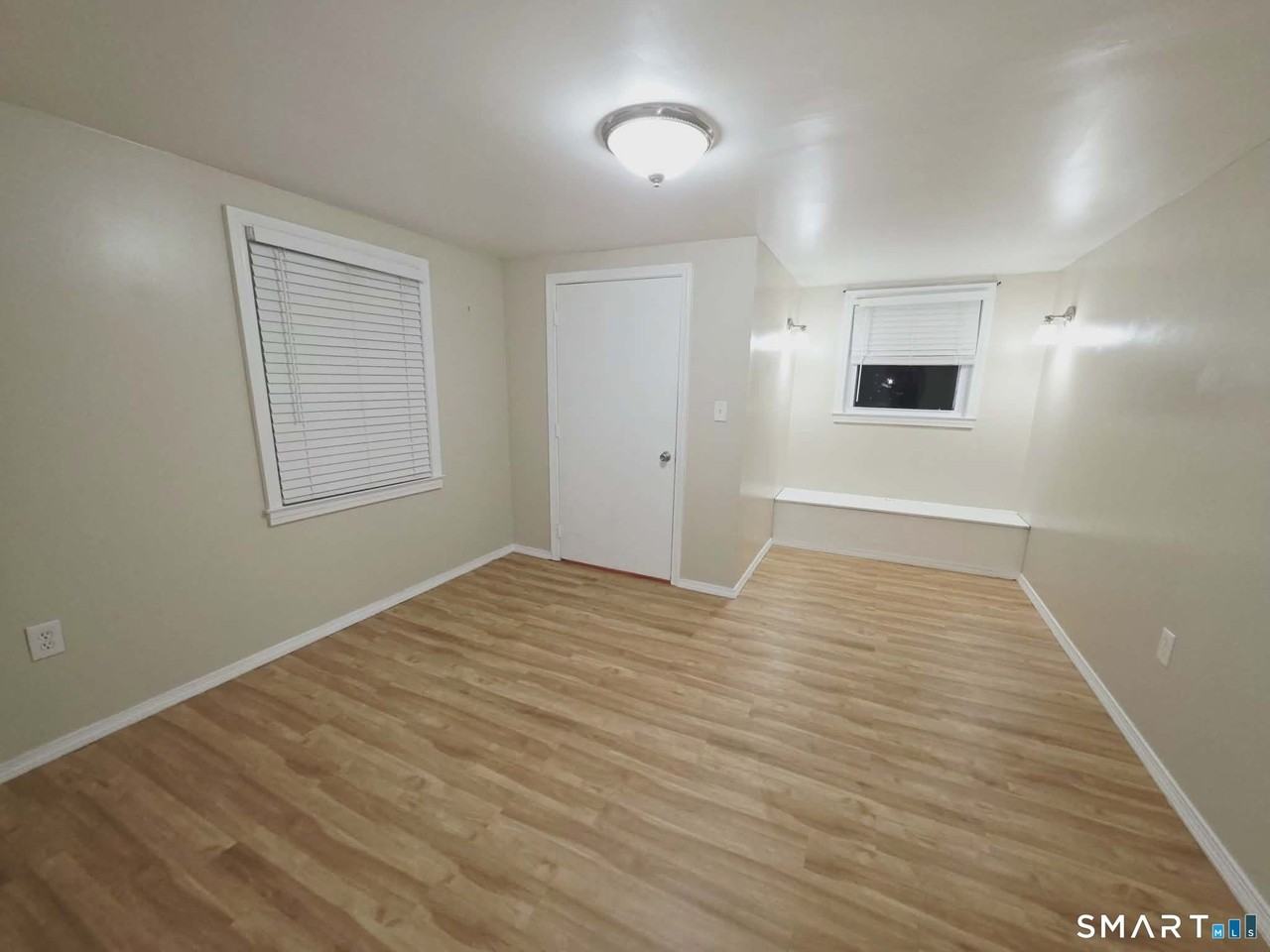 271 Gaylord Dr - Photo 4 of 24