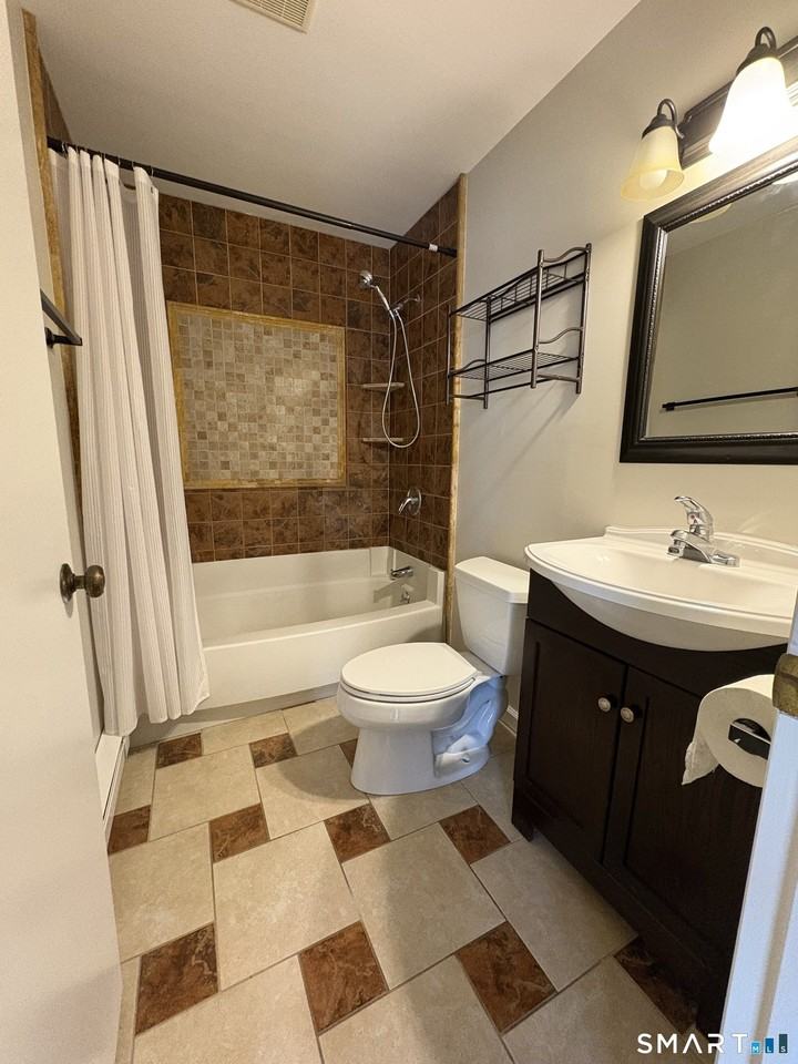 273 Queen St Apt 17c #17C - Photo 7 of 8