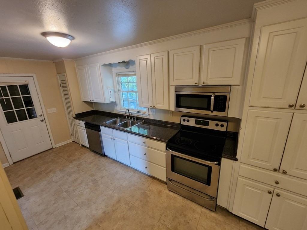 1506 Randall Rd - Photo 4 of 7