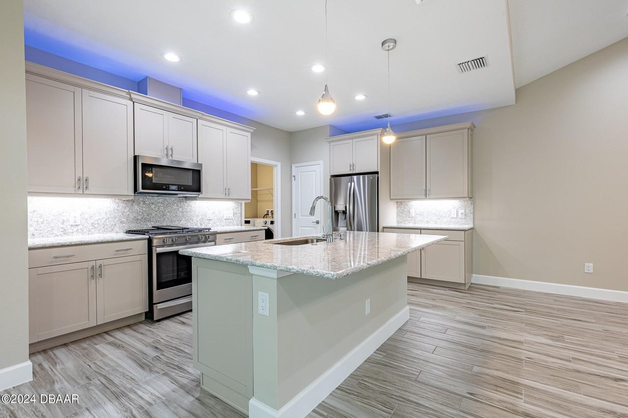 212 Gypsy Palace Ln - Photo 6 of 50