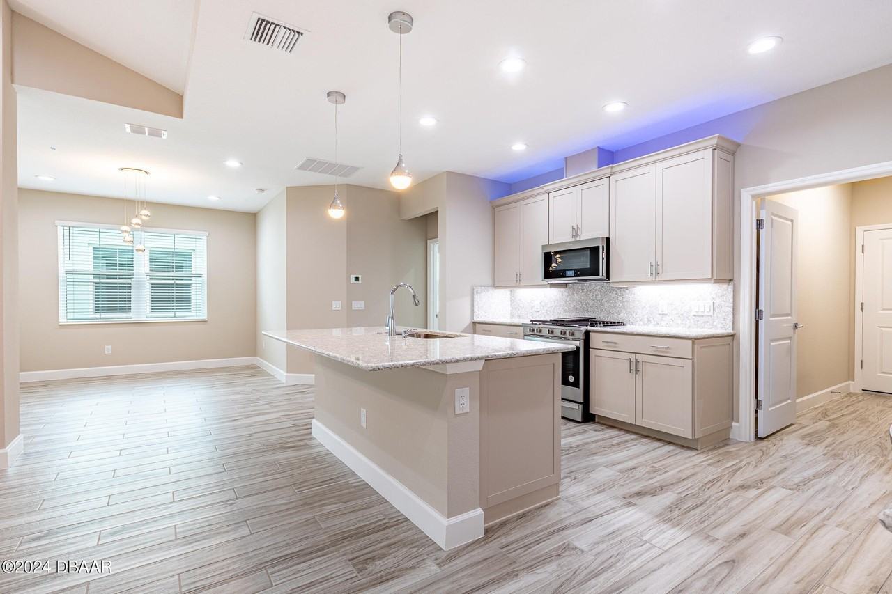 212 Gypsy Palace Ln - Photo 7 of 50