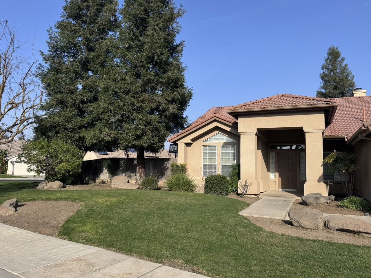 553 West Fallbrook Avenue - Photo 3 of 29