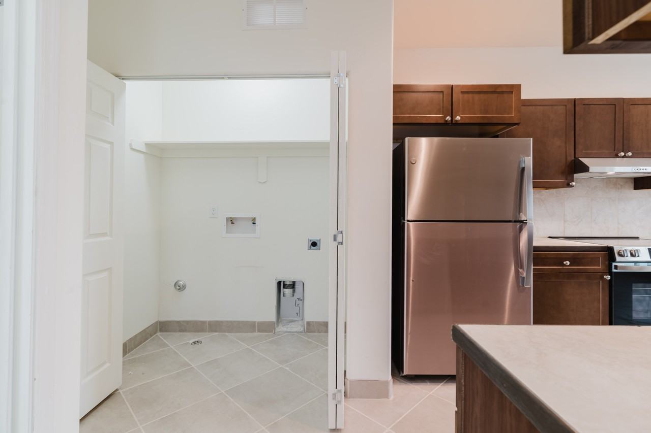 2878 Jamaica Boulevard S. - Photo 3 of 10