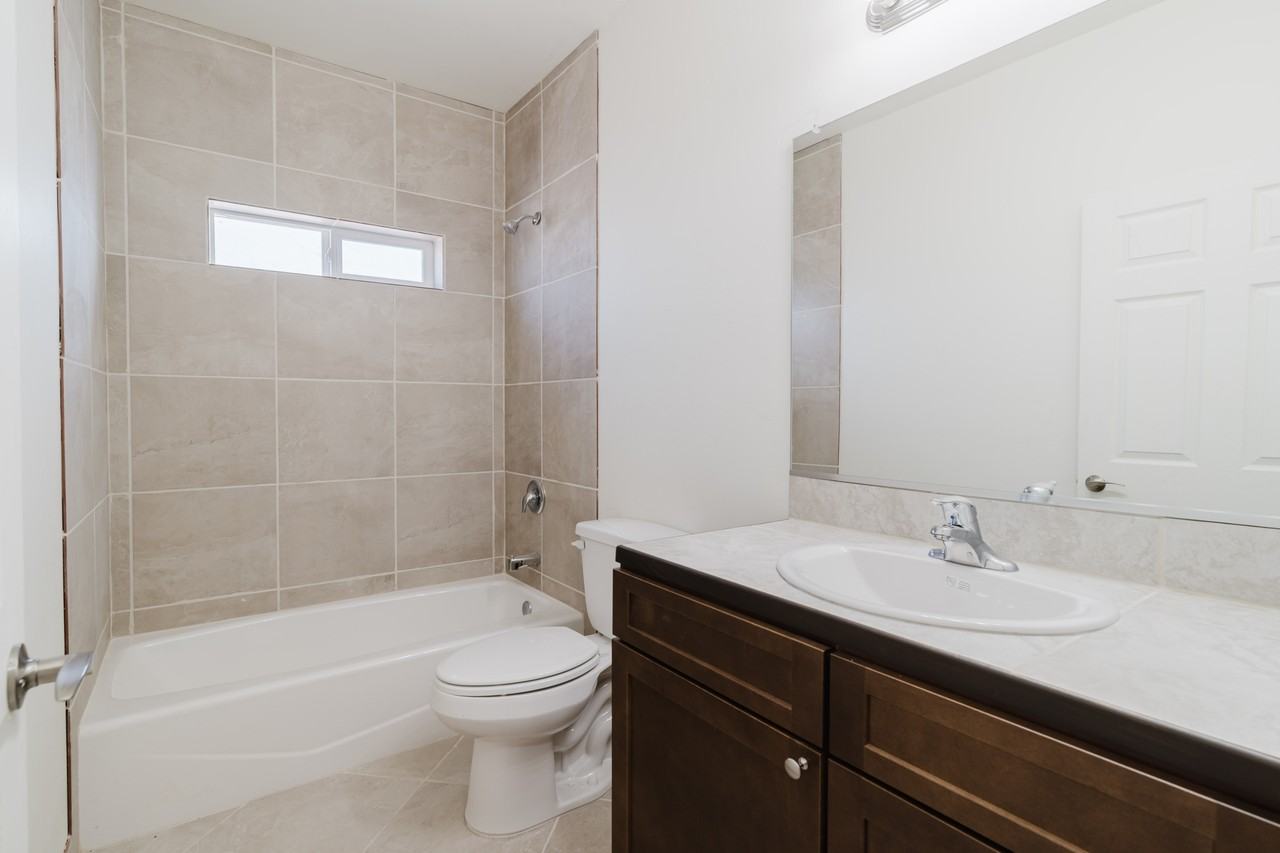 2878 Jamaica Boulevard S. - Photo 6 of 10