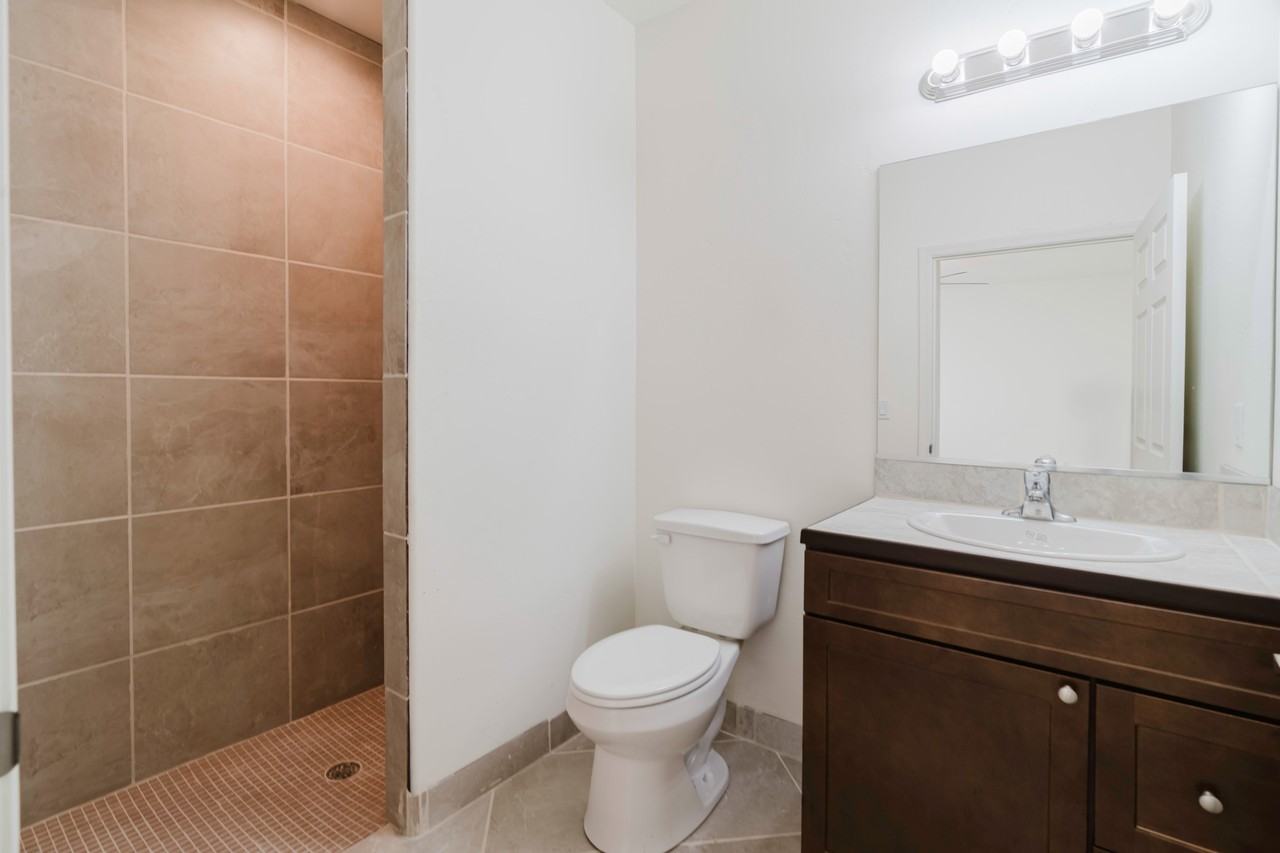 2878 Jamaica Boulevard S. - Photo 7 of 10