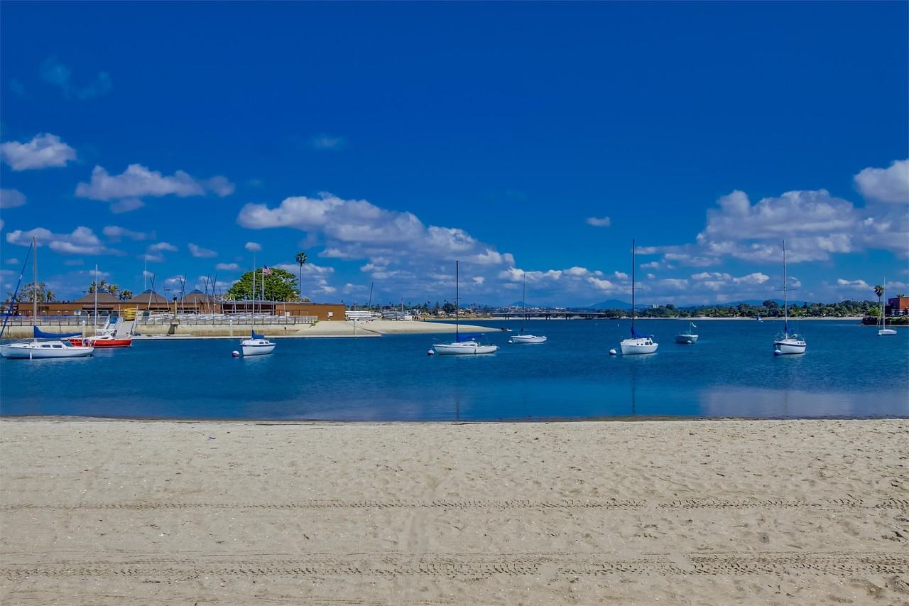 3630 Bayside Lane - Photo 3 of 26