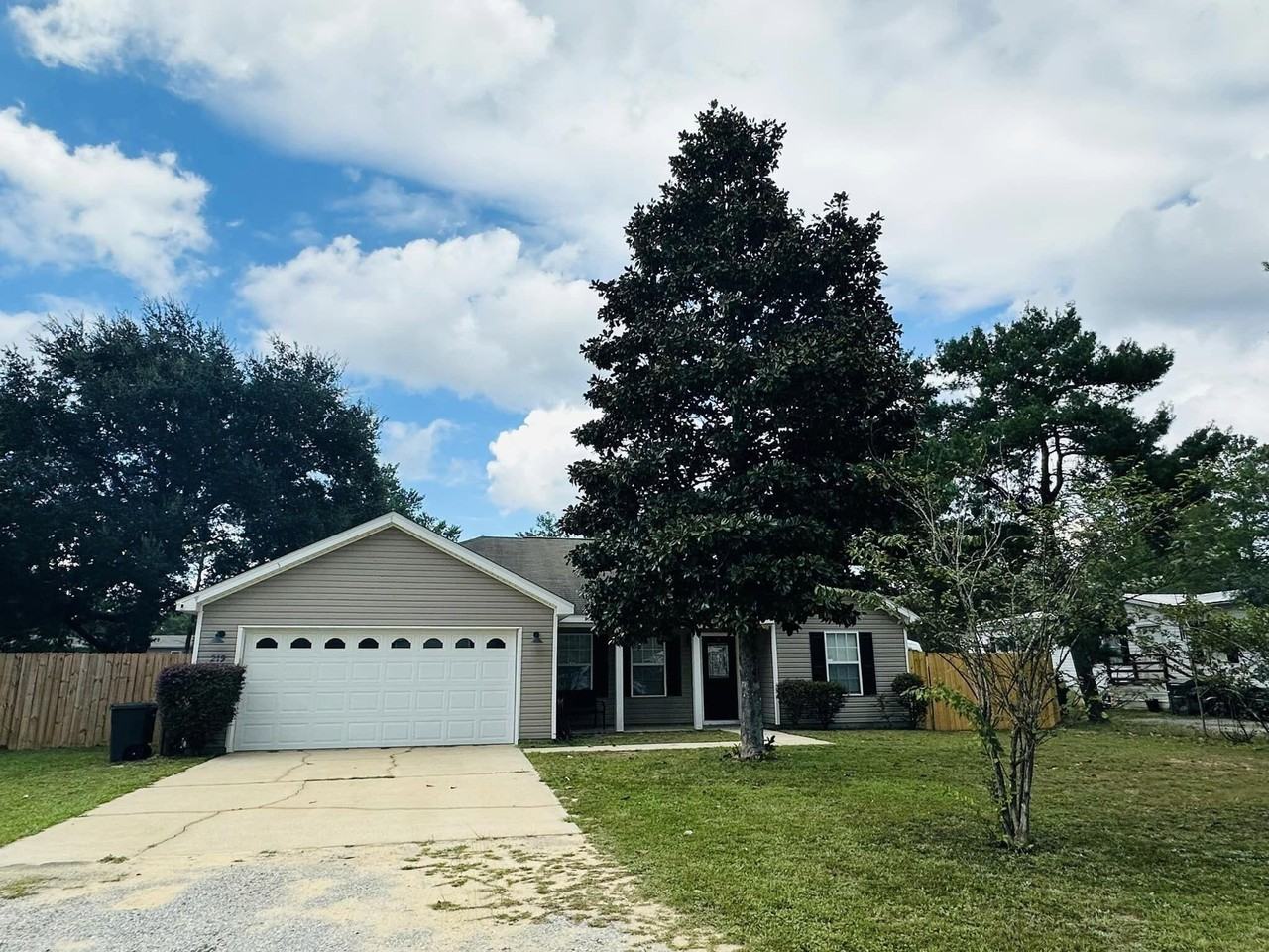 219 Shorey Dr - Photo 2 of 4