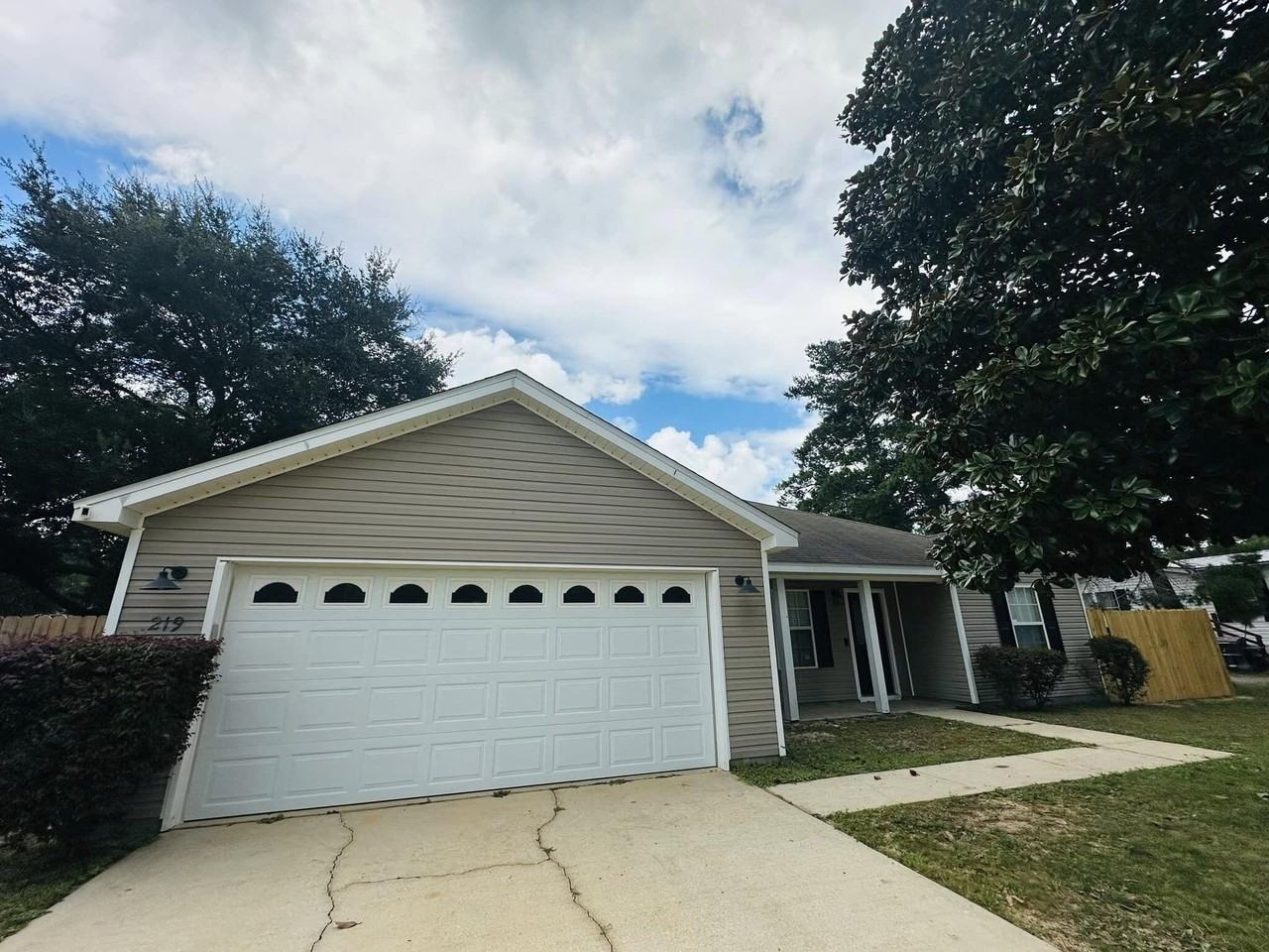 219 Shorey Dr - Photo 4 of 4