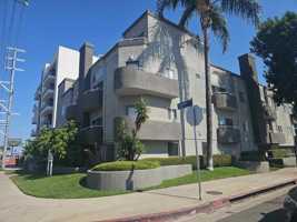 featured image of 20964 Vanowen St