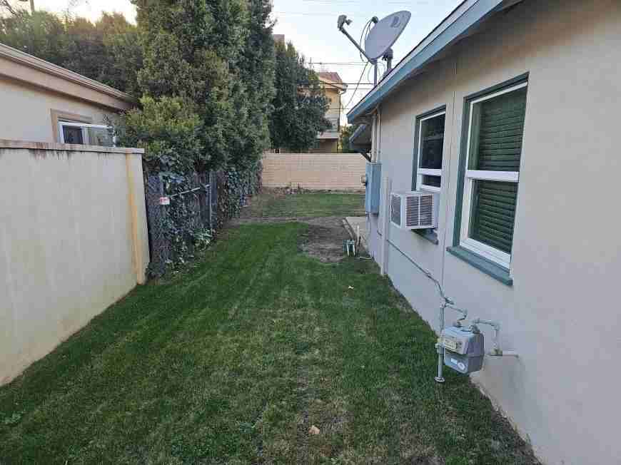 4965 Doman Ave - Photo 4 of 10