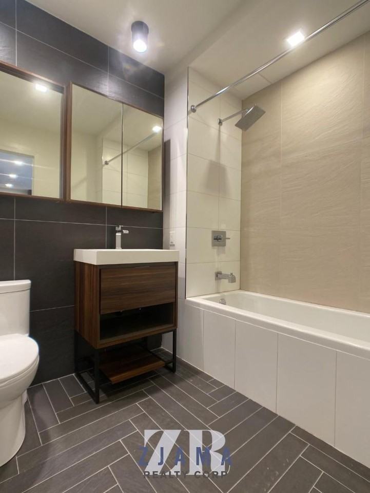 25 E 19th St - Photo 5 of 7