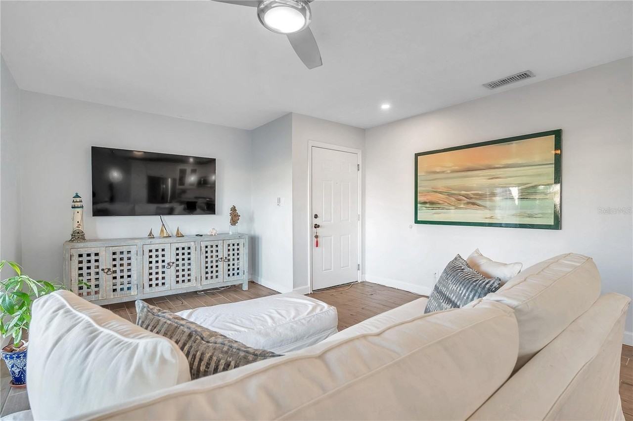 4728 Beach Dr Se - Photo 4 of 50