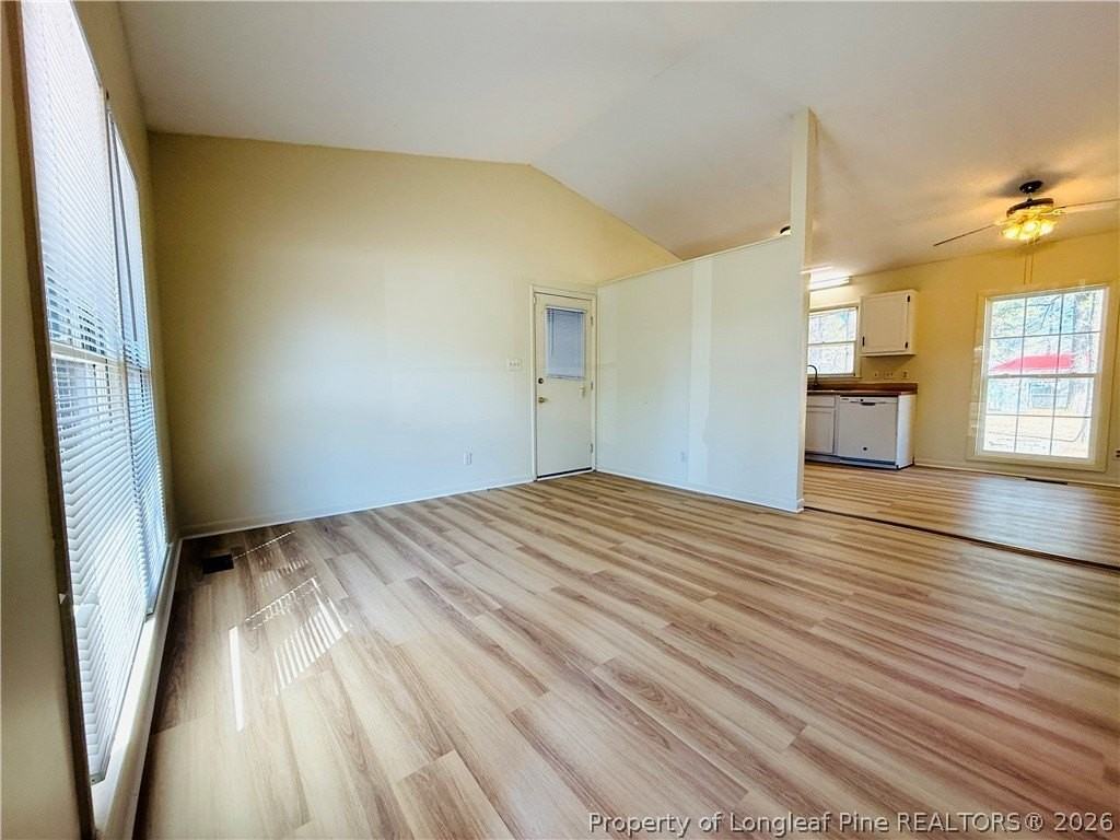 129 Deerfield Dr - Photo 3 of 17