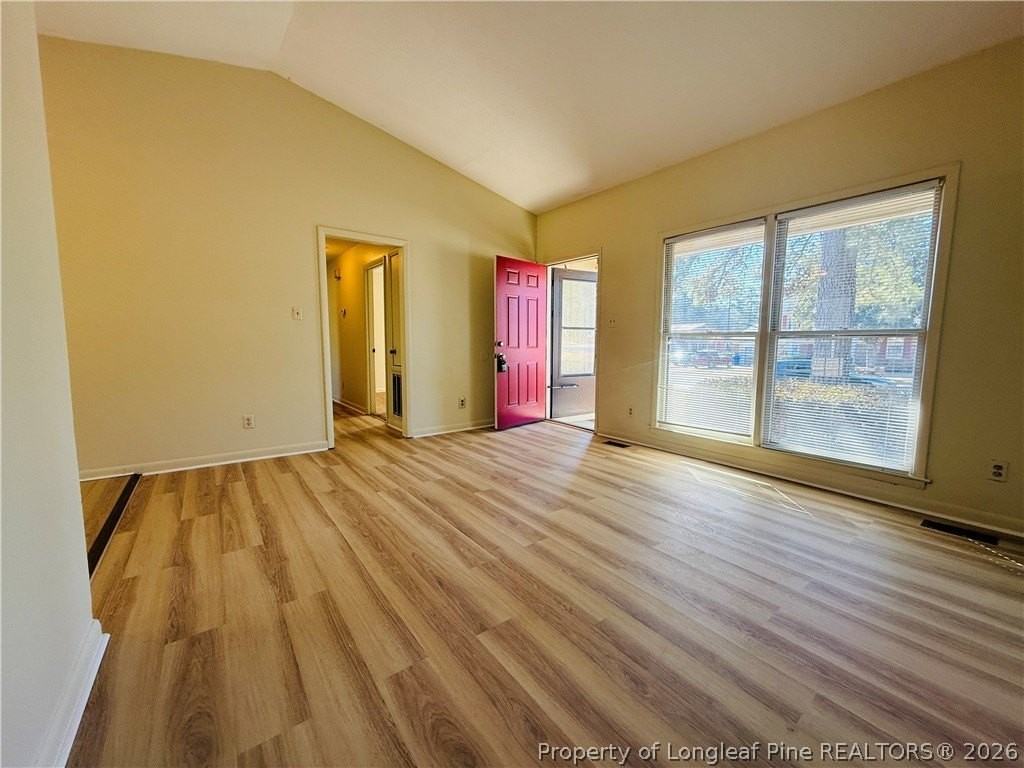 129 Deerfield Dr - Photo 4 of 17