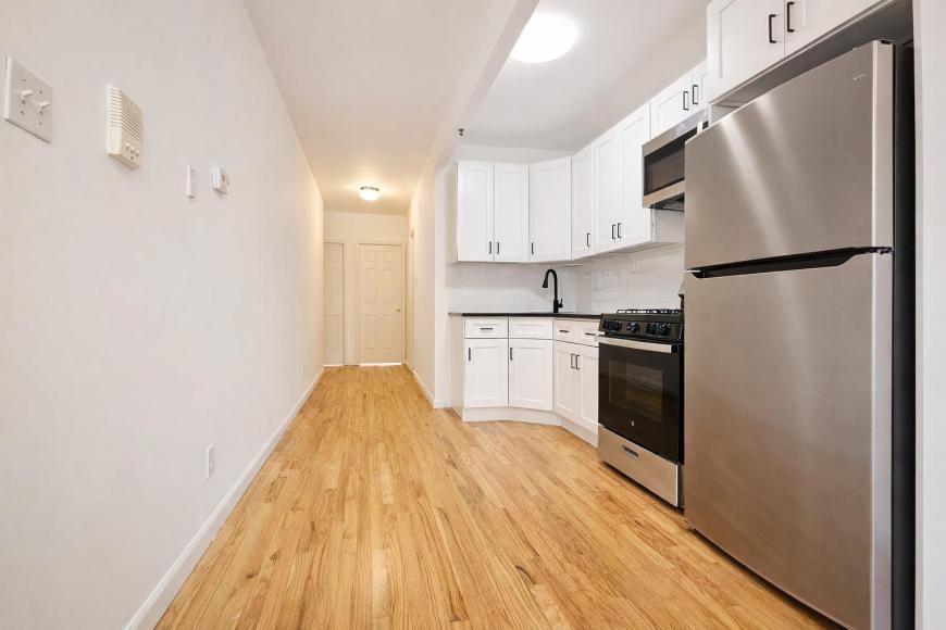 53 Irving Pl - Photo 4 of 10