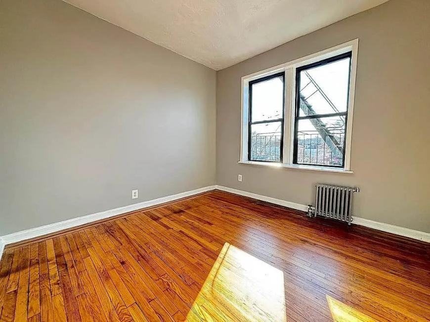 652 Soundview Ave - Photo 5 of 6