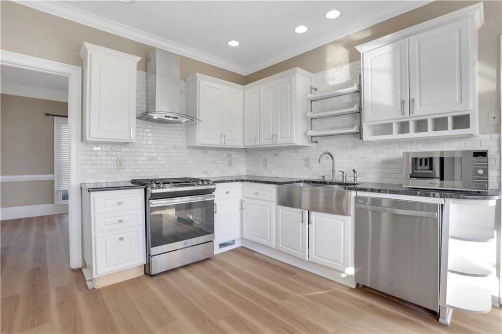 2020 Oak Ln - Photo 2 of 32