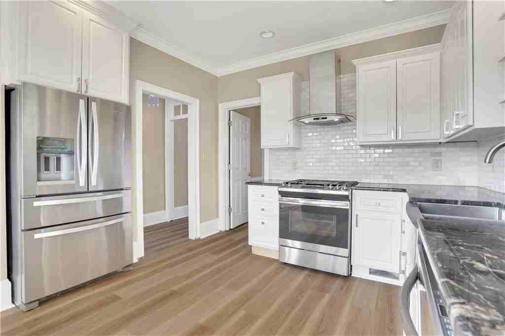 2020 Oak Ln - Photo 3 of 32