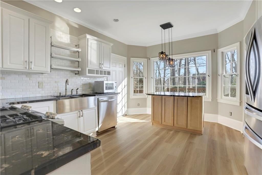 2020 Oak Ln - Photo 5 of 32