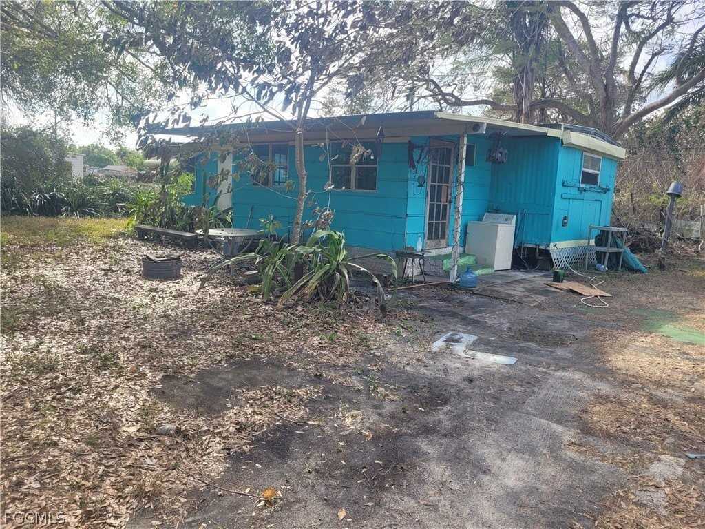 8230 Tolles Dr - Photo 2 of 13