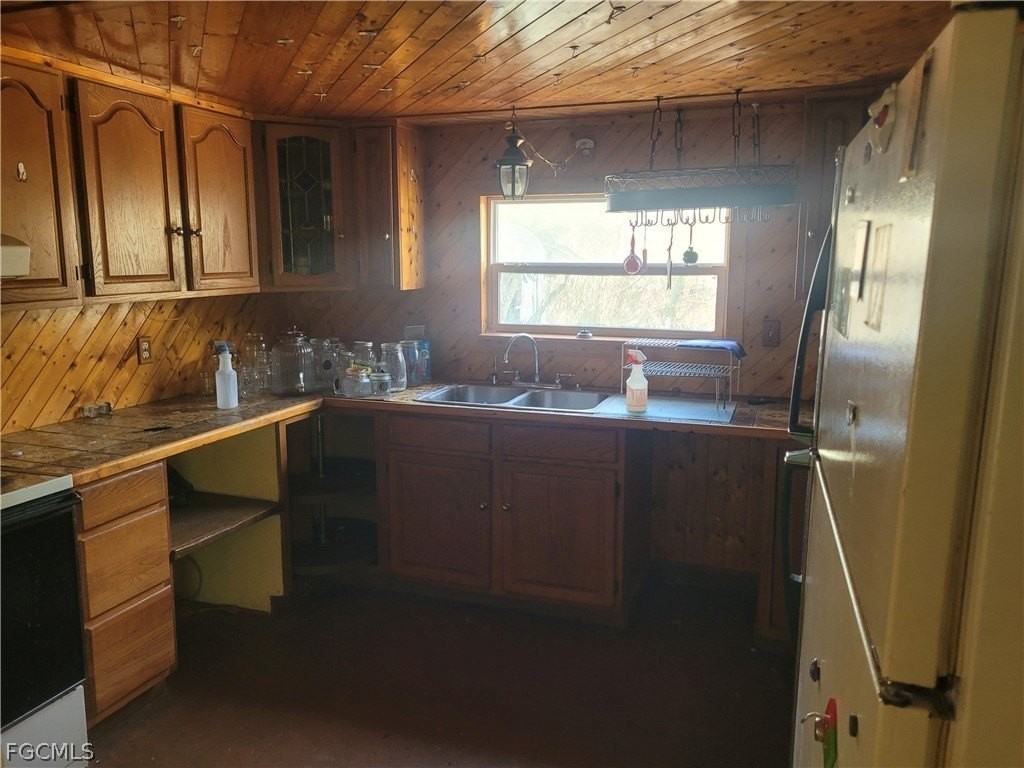 8230 Tolles Dr - Photo 6 of 13