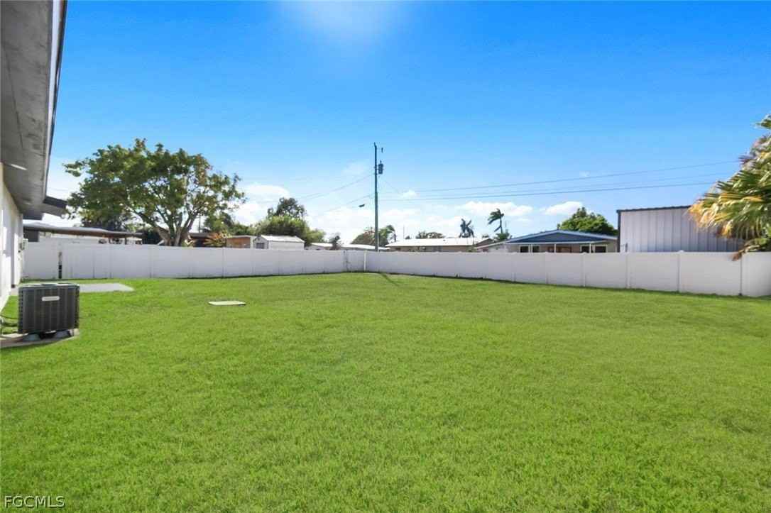 1389 Pine Ave - Photo 2 of 23