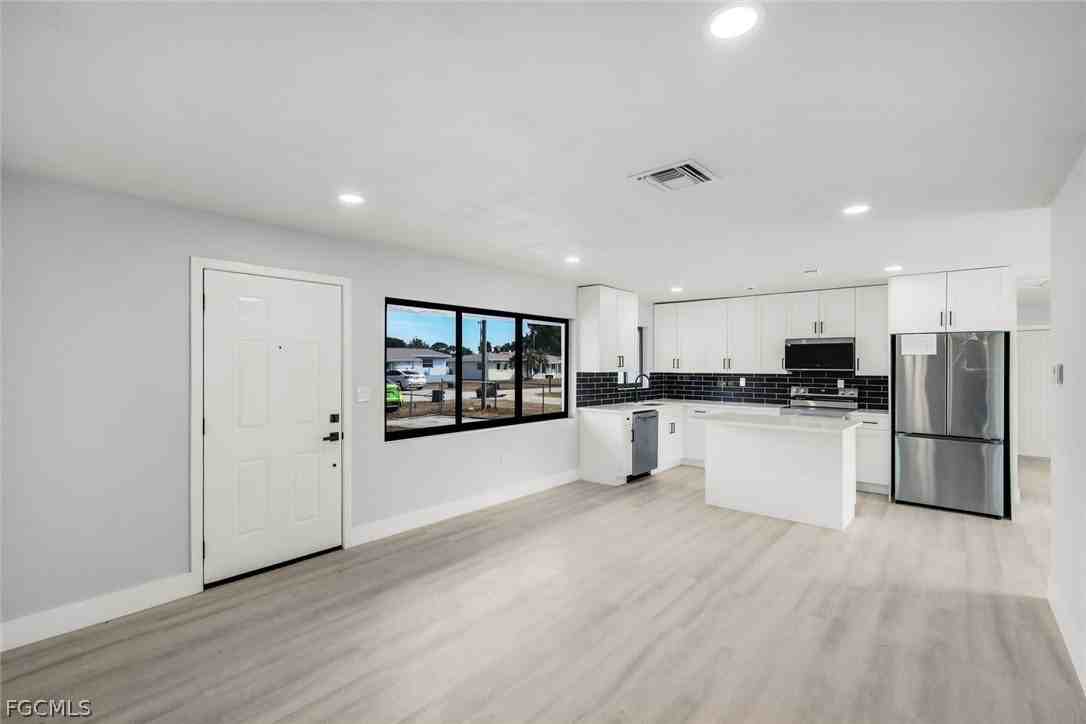 1389 Pine Ave - Photo 7 of 23