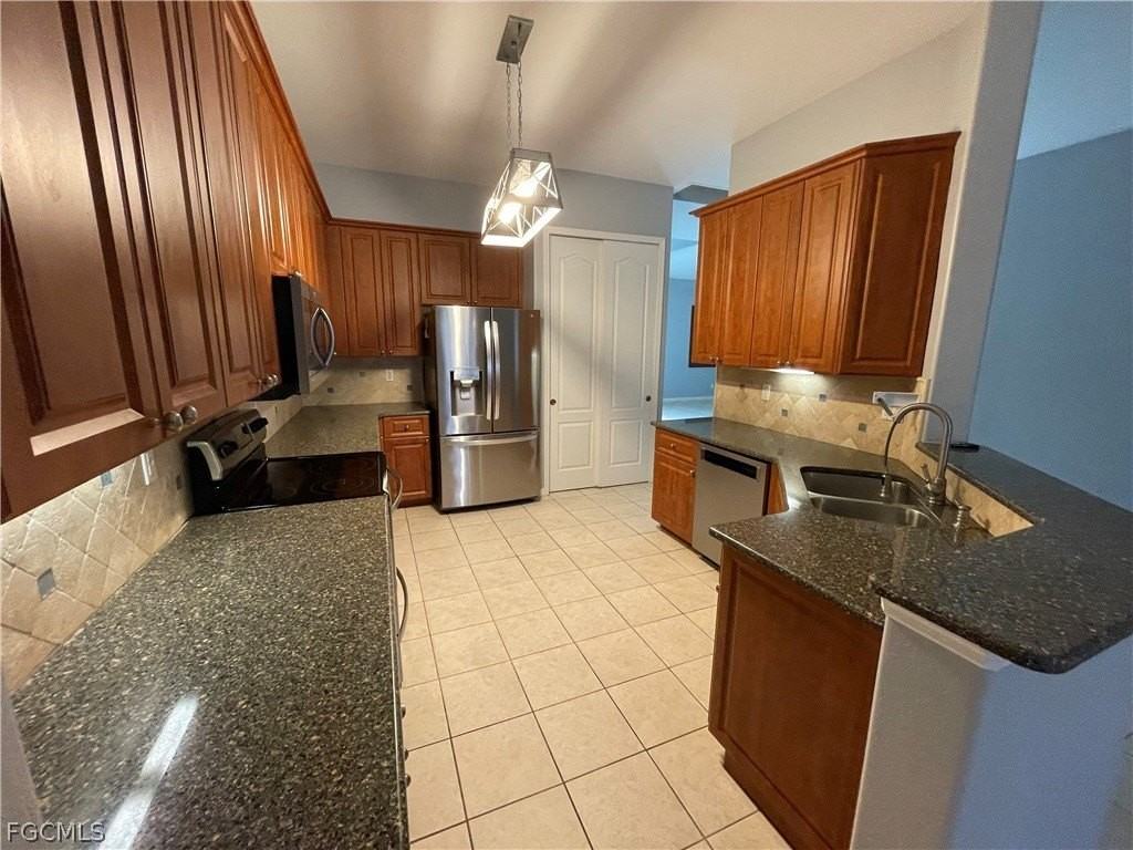 3023 Lake Manatee Ct - Photo 5 of 29